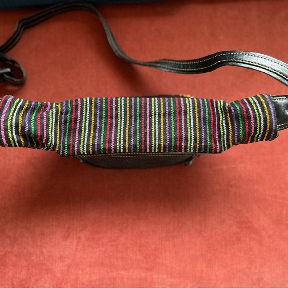 Red and Pink Embroidered Crossbody Bag with Folk Art Design - Picture 3 of 8